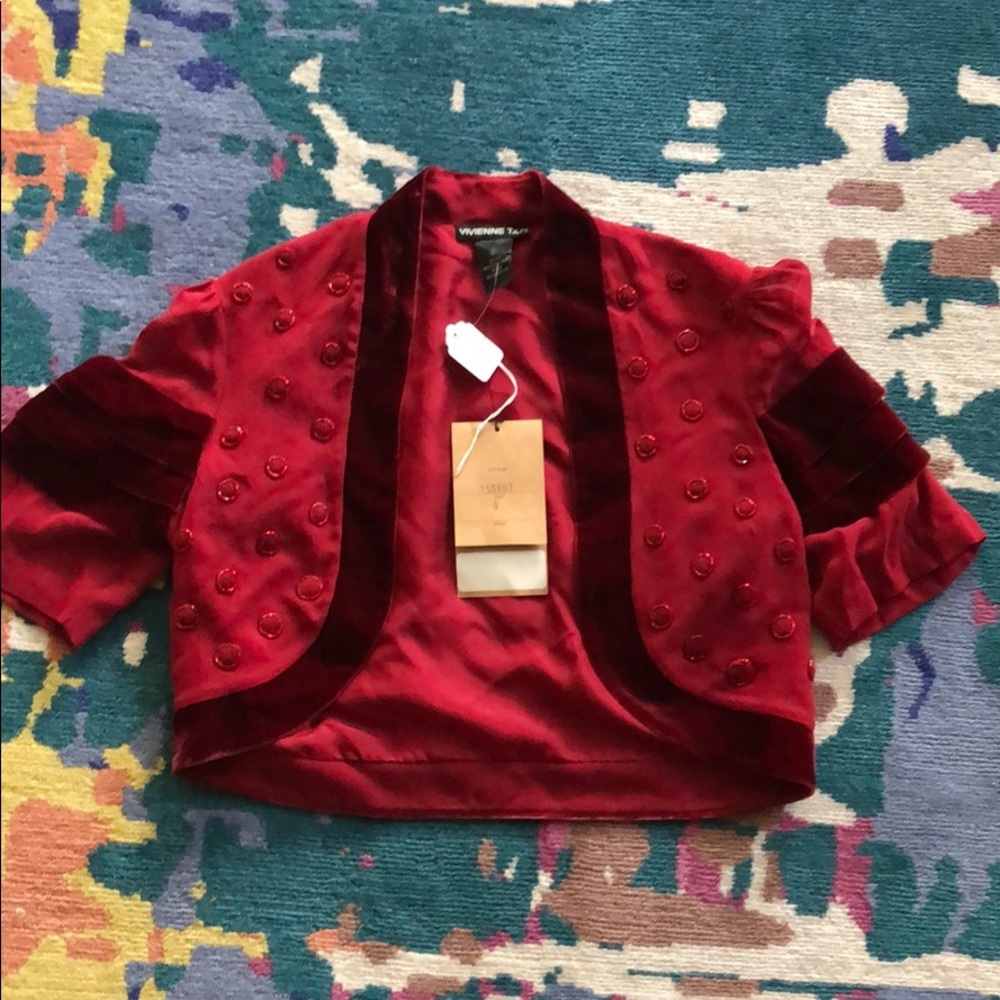 Vividness Tam Red cape sleeve with velvet detail